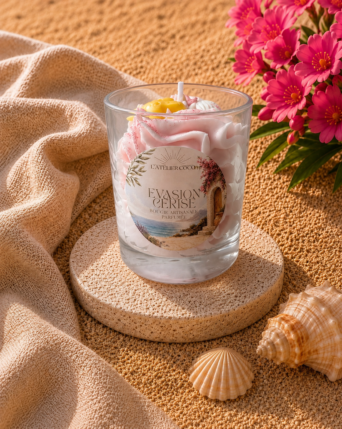 Bougie chantilly « ÉVASION CERISE »